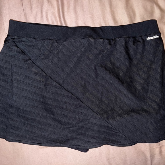Like NEW Adidas Skort - Picture 3 of 5